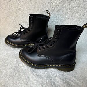 NEW Dr. Martens 1460 Smooth Leather Lace Up Boots